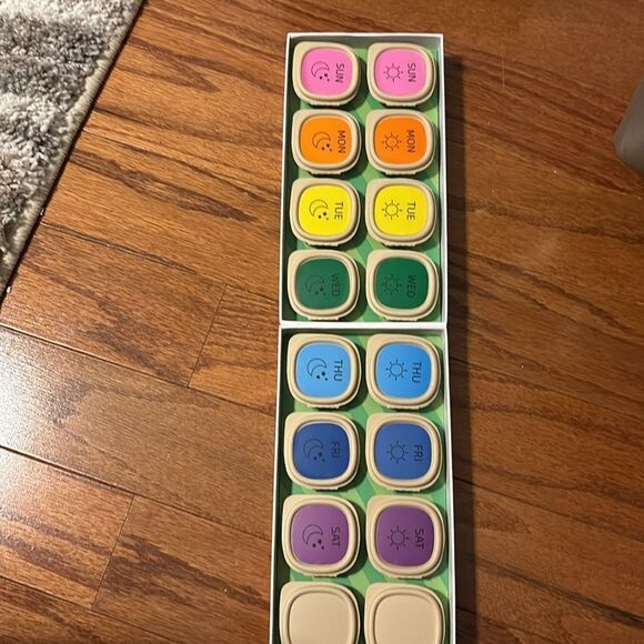 Pill Organizer. Includes sold up storage box as shown NEW - Picture 2 of 9